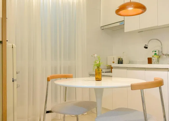 선정릉역 5분,코엑스 10분, 청담,성수,강남, 공항버스 인근,침대3,최대6인 아파트